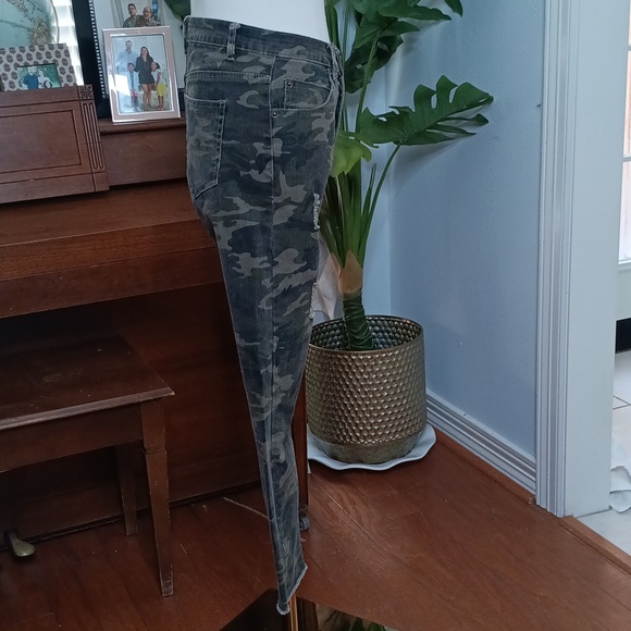 Anthropologie denim by Ellison camo pants - Picture 4 of 7